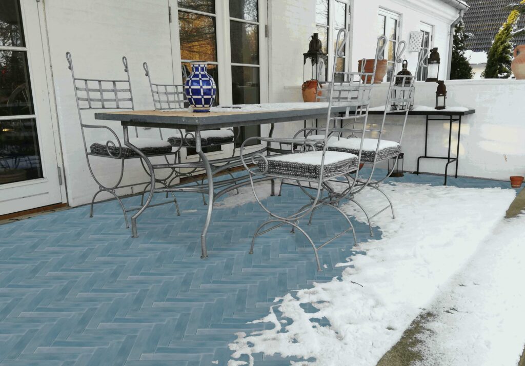 Håndlavede encaustiske belægningsfliser, udviklet og patenteret af Villa Tiles. Unikke designs, slidlag af marmor, 28/40 mm tykkelse - udendørs holdbarhed