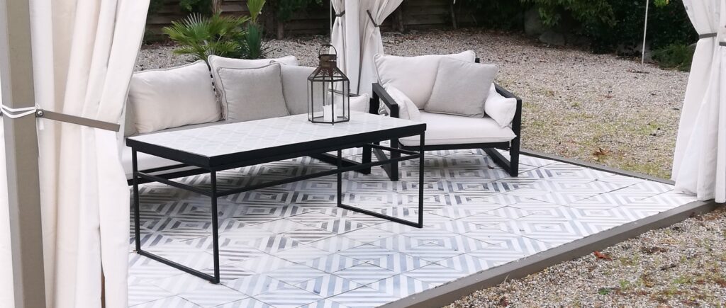 Håndlavede encaustiske belægningsfliser, udviklet og patenteret af Villa Tiles. Unikke designs, slidlag af marmor, 28/40 mm tykkelse - udendørs holdbarhed
