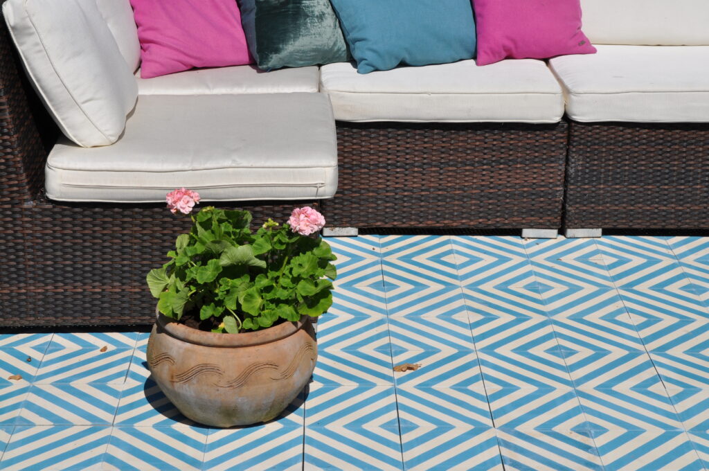 Håndlavet encaustisk belægningsflise, udviklet og patenteret af Villa Tiles. Unikke designs, marmor slidlag, 28/40 mm tykkelse - udendørs holdbarhed