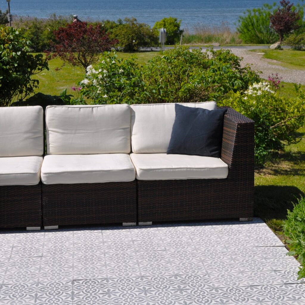 Håndlavede encaustiske belægningsfliser, udviklet og patenteret af Villa Tiles. Unikke designs, slidlag af marmor, 28/40 mm tykkelse - udendørs holdbarhed