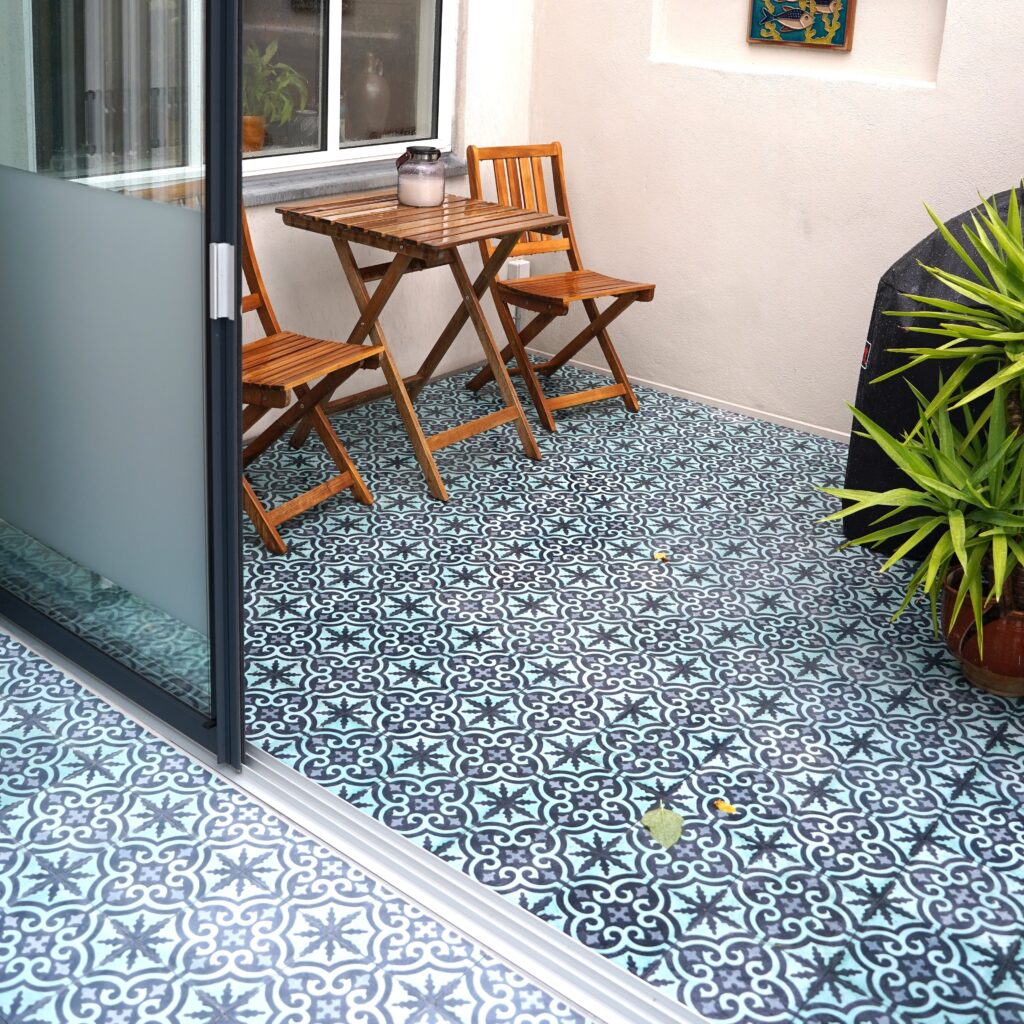 Håndlavede encaustiske belægningsfliser, udviklet og patenteret af Villa Tiles. Unikke designs, slidlag af marmor, 28/40 mm tykkelse - udendørs holdbarhed 